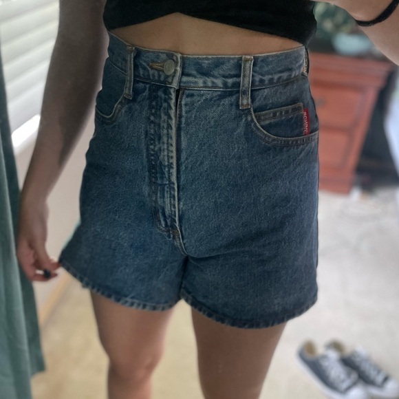 Vintage Bongo Shorts - Picture 7 of 7